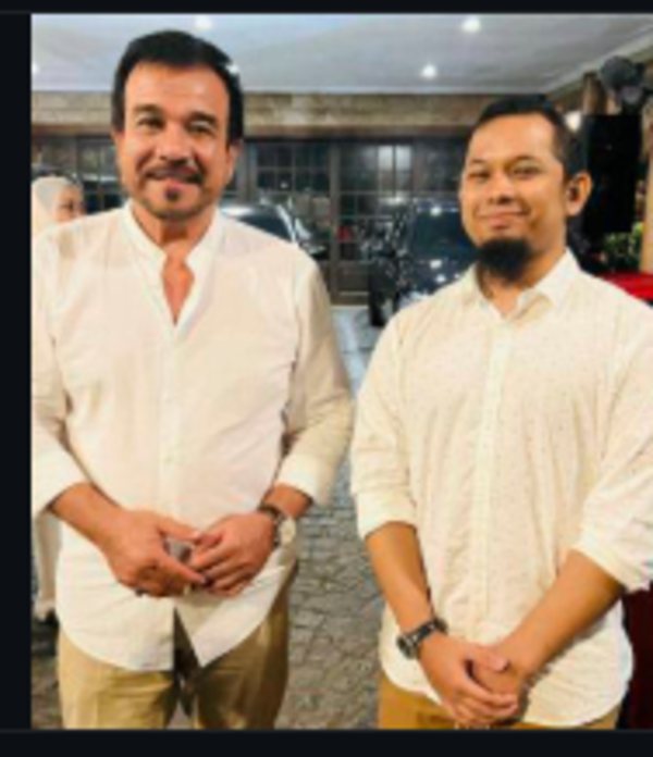 Afiq Ikhwan bersama tetamu jemputan